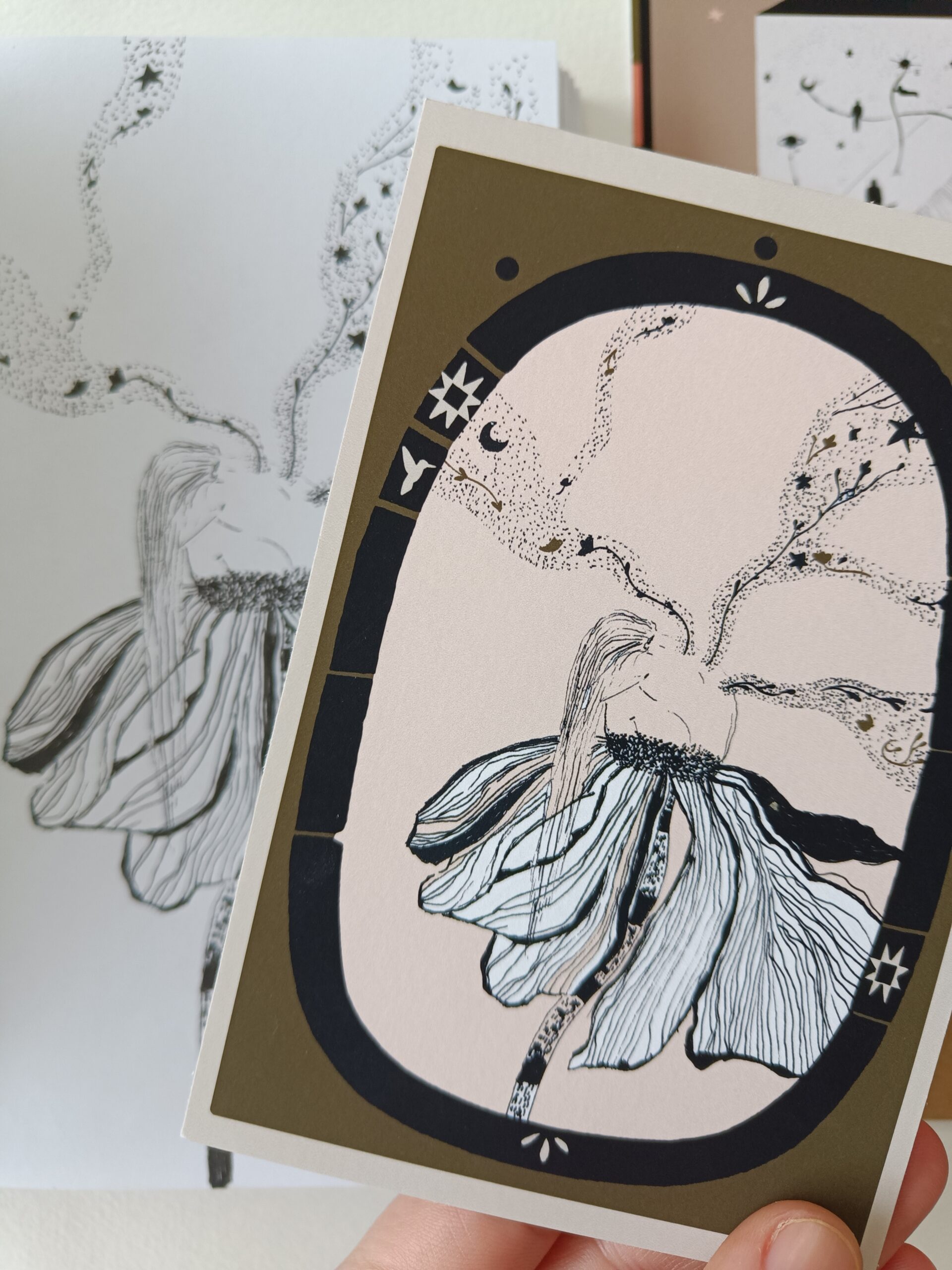 carte-postale-petite-fleur-fragile-Ambre-watteau