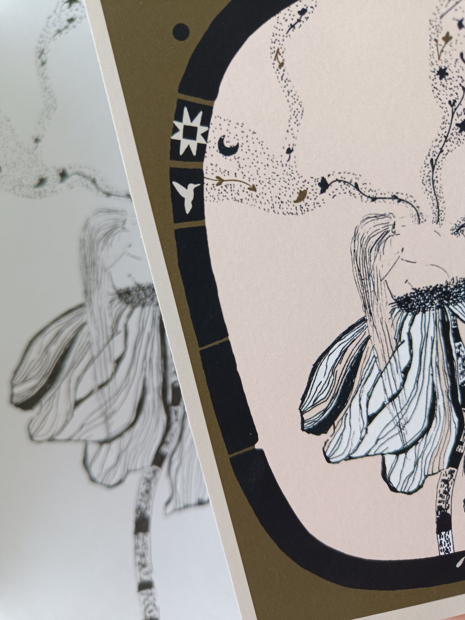 gros plan Détails du fichier joint petite-fleur-fragie-presence-carte-postale-ambre-watteau